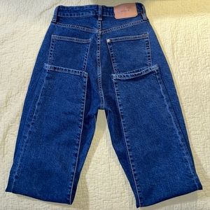 Super cute H&M Mom Jeans *Ultra High Waist*